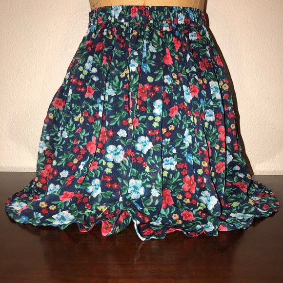 Hollister Floral Skirt - Picture 2 of 4